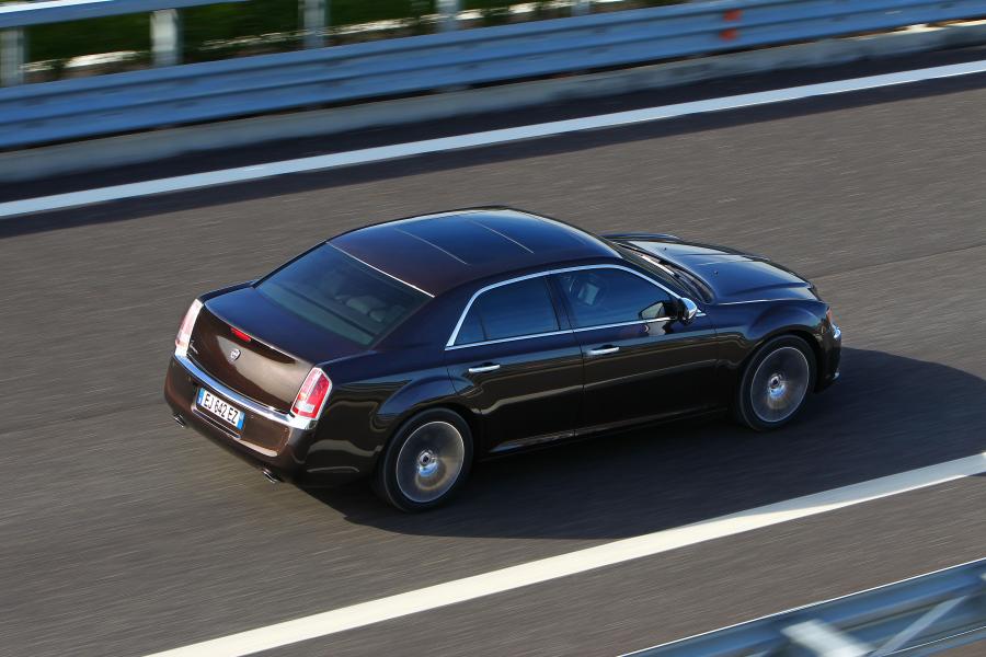  Lancia Thema 2011 года  (фото 23 из 77)